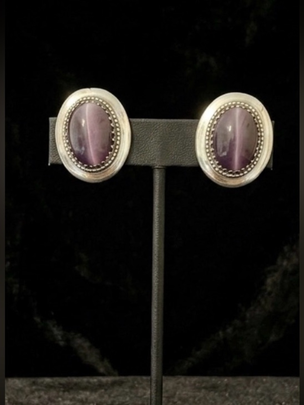 #88 WHITING & DAVIS Vintage Silver-tone Oval Clip-on Earrings